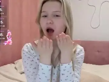 Caristrogen  live sex cam
