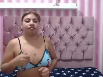 Hilaryy_19_  live sex cam