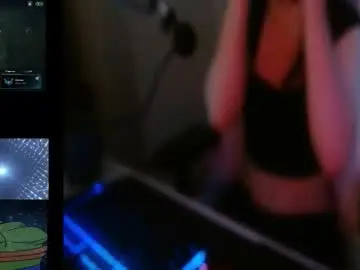 Lilythrone  live sex cam