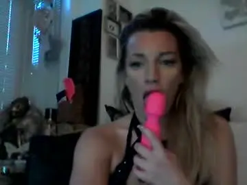 Blondiebabe11  live sex cam