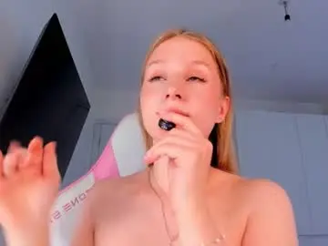 Eva_davi  live sex cam