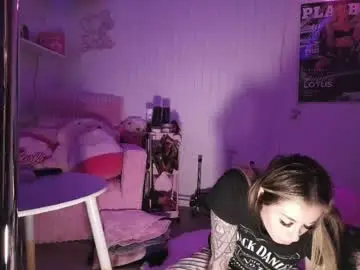 Laurenlotus  live sex cam