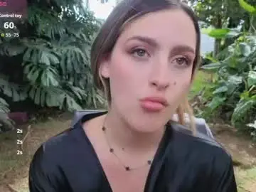 Dionekiss  live sex cam