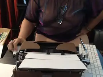Artsy_bubble  live sex cam