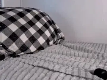 Hi_miraa  live sex cam