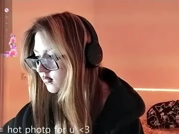 Reneefucci  live sex cam