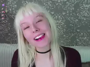 Honeyblon  live sex cam