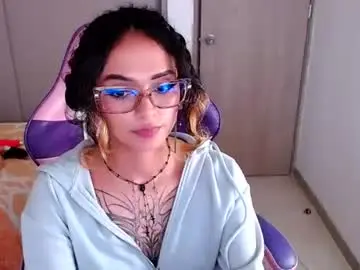 Bluee_v  live sex cam