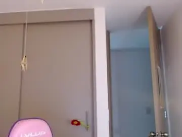 Bluee_v  live sex cam