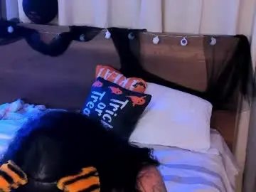 Carmillaross  live sex cam