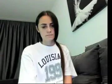 Bubyluxe717500  live sex cam
