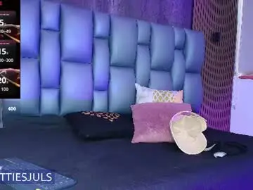 Hottiesjuls  live sex cam