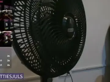 Hottiesjuls  live sex cam