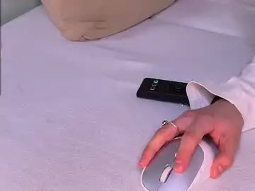 Mayasnoww  live sex cam