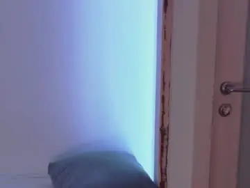 Mayasnoww  live sex cam