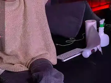 Mayasnoww  live sex cam