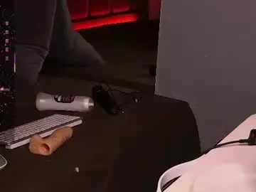 Mayasnoww  live sex cam