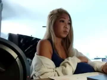 Nepopanda  live sex cam