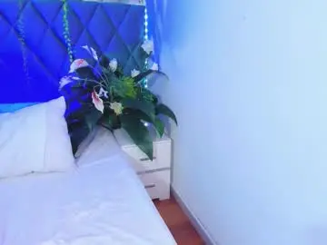 Alexiiabrown  live sex cam