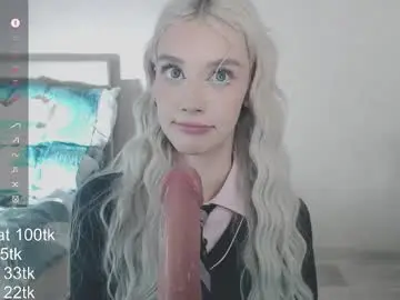 Vickyfuckingdoll  live sex cam