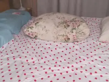 Hornylland  live sex cam