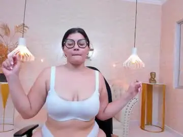 Mia_curvyy  live sex cam
