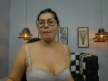 Mia_curvyy  live sex cam