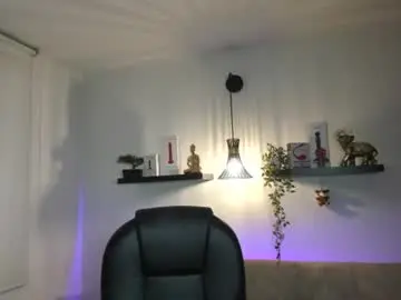 Naomy_hot8  live sex cam