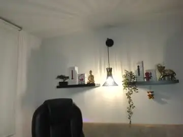 Naomy_hot8  live sex cam