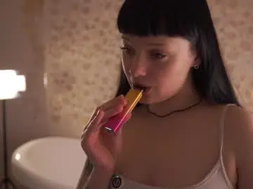 Primrosegartrell  live sex cam