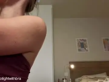 Tootightwithbra  live sex cam