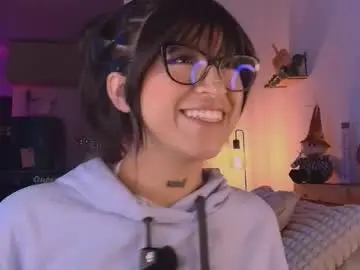 Queen_gummy  live sex cam