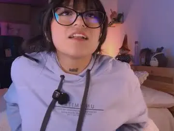 Queen_gummy  live sex cam