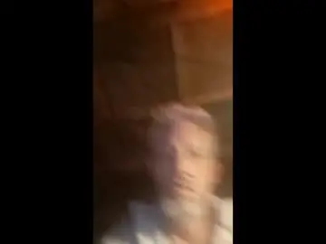 Starskihutchee  live sex cam