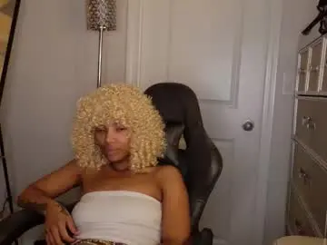 Butterflybootyy  live sex cam