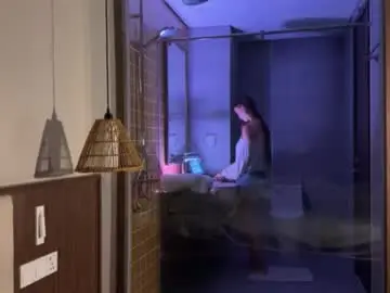 Emi__ly  live sex cam