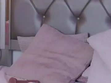 Lunajenner  live sex cam