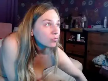 Alicewetsquirt  live sex cam