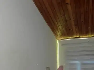 Sara_red_x1  live sex cam