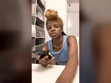 Ebonypetite15  live sex cam