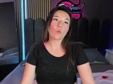 Emiily_shy  live sex cam
