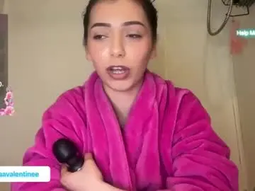 Giaavalentinee  live sex cam