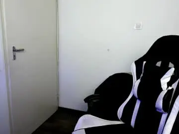 Shy_nerd_babyy  live sex cam