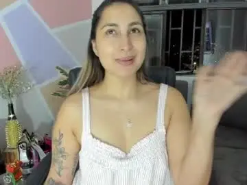 Maiaconnor  live sex cam