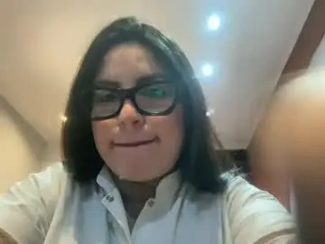 Yesiretcolina  live sex cam
