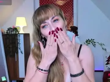 Naughtymilane  live sex cam