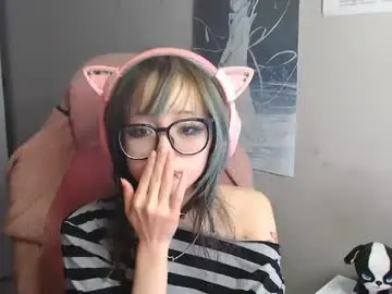 Danyelleeyermann  live sex cam