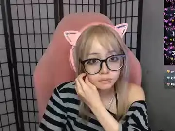 Danyelleeyermann  live sex cam