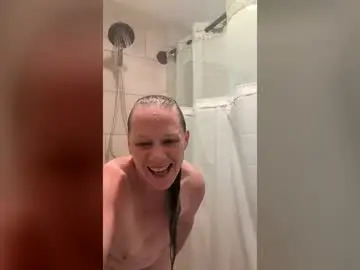 Blondetoplease  live sex cam