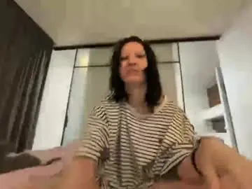 Qwinsisleep  live sex cam